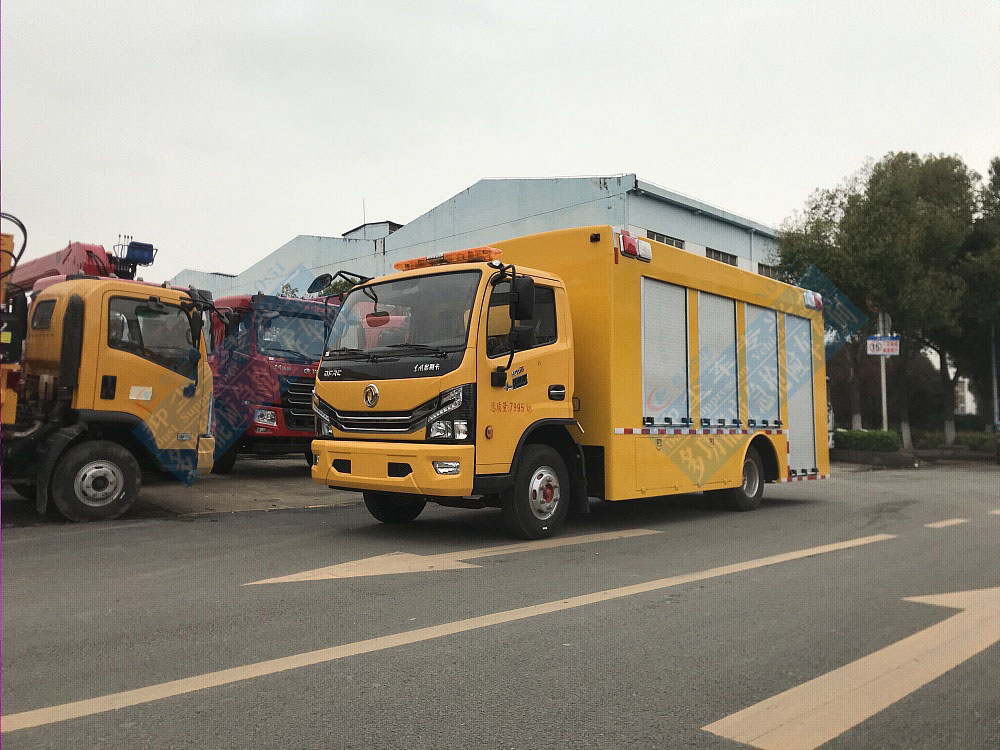 東風大多利卡工程救險車2000m3/h