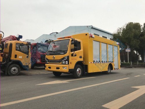 東風大多利卡工程救險車2000m3/h