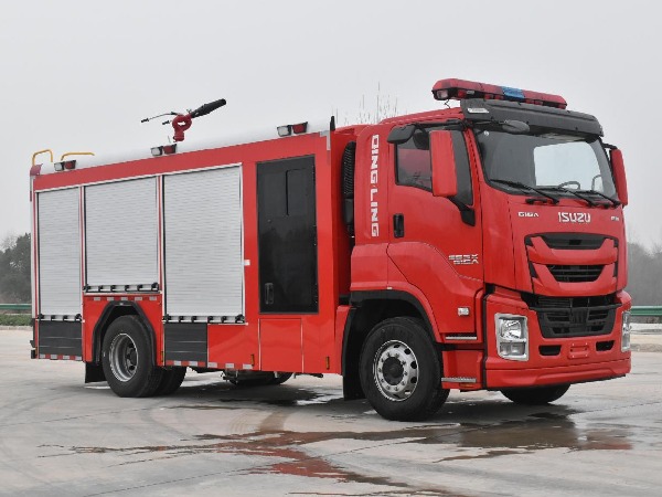 五十鈴6噸水罐消防車（獨立乘員室）