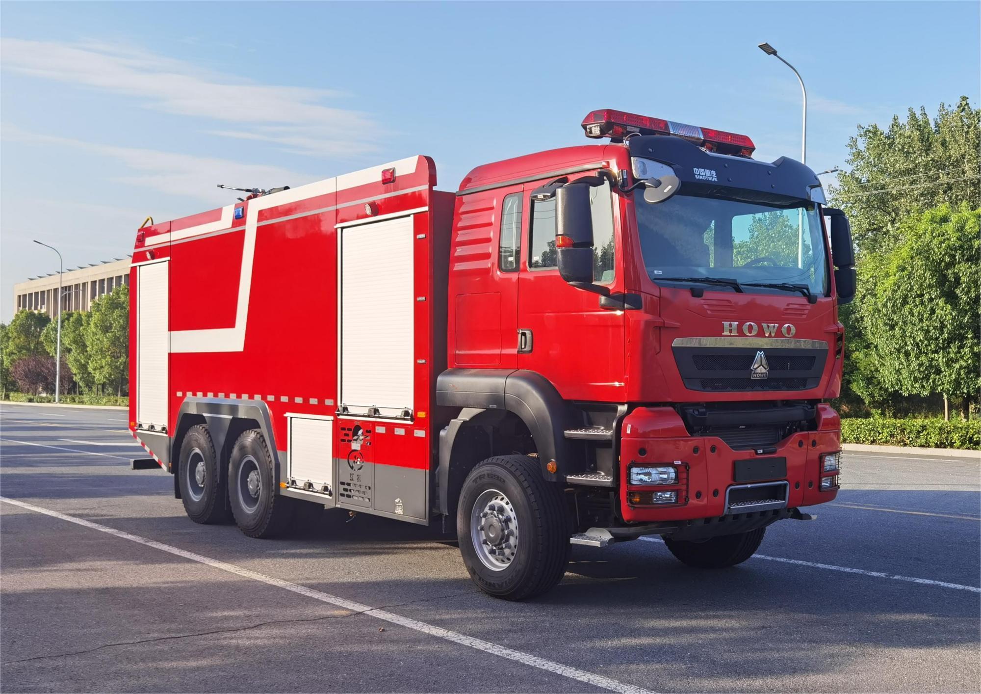 豪沃18噸六驅(qū)越野泡沫消防車