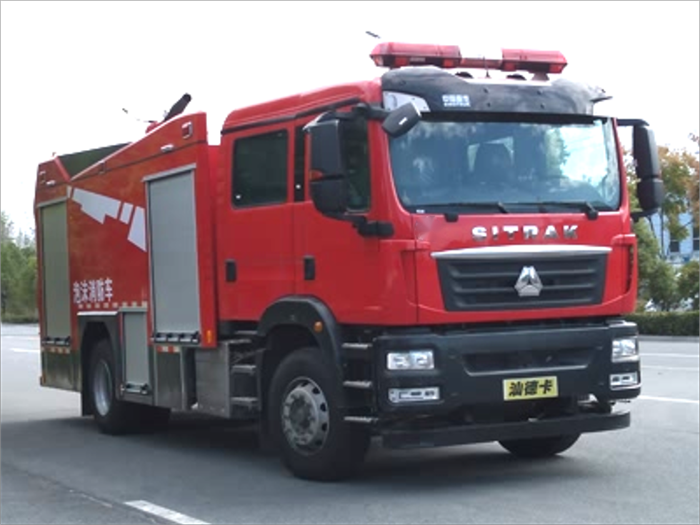 汕德卡7噸泡沫消防車