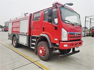 四驅6噸森林越野水罐消防車